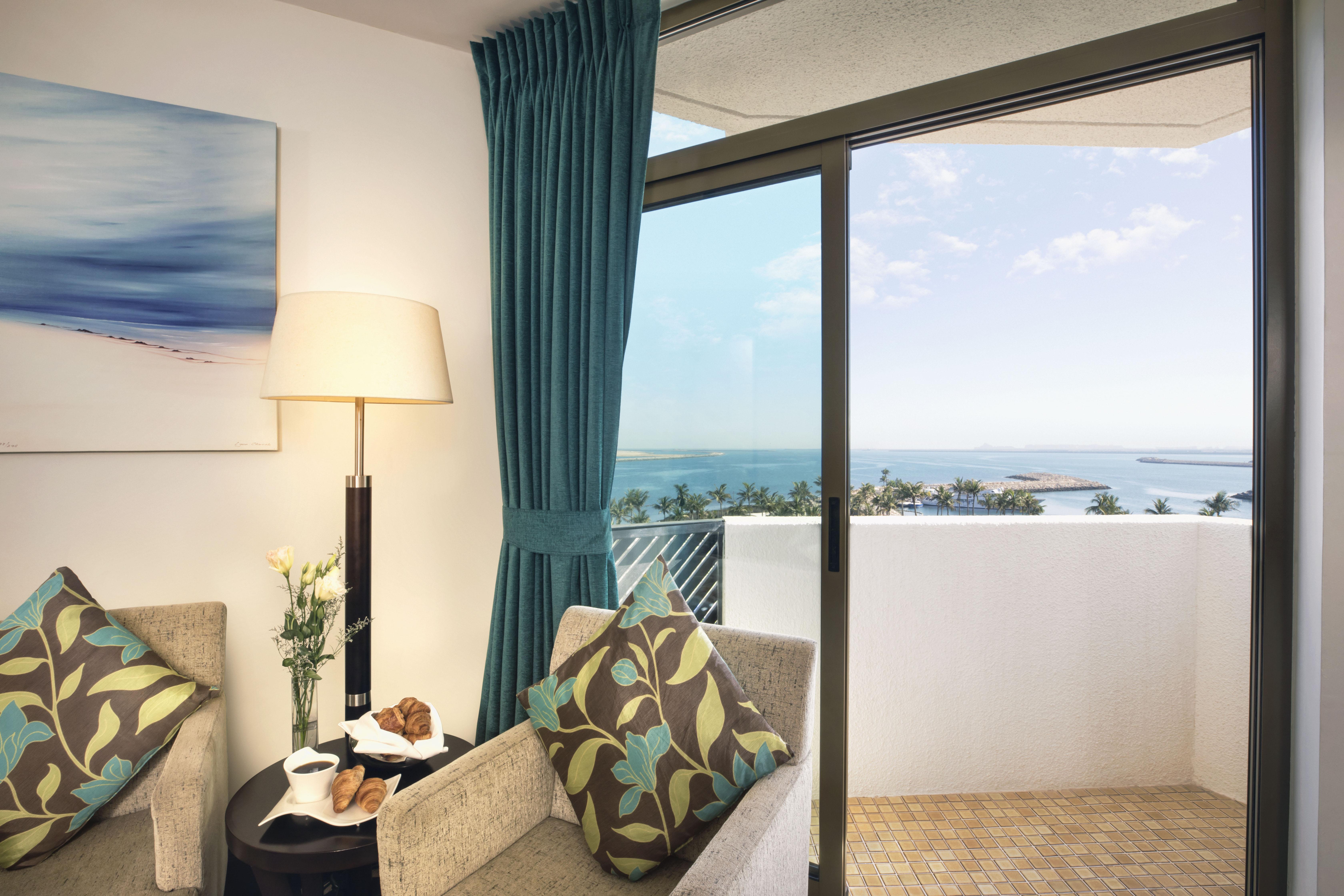 Ja Beach Hotel, Dubai Bagian luar foto A room at the hotel
