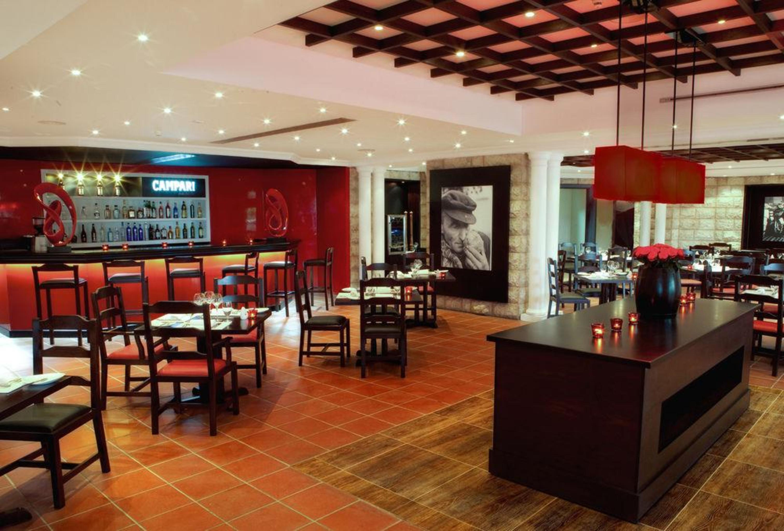 Ja Beach Hotel, Dubai Bagian luar foto Capella Bar