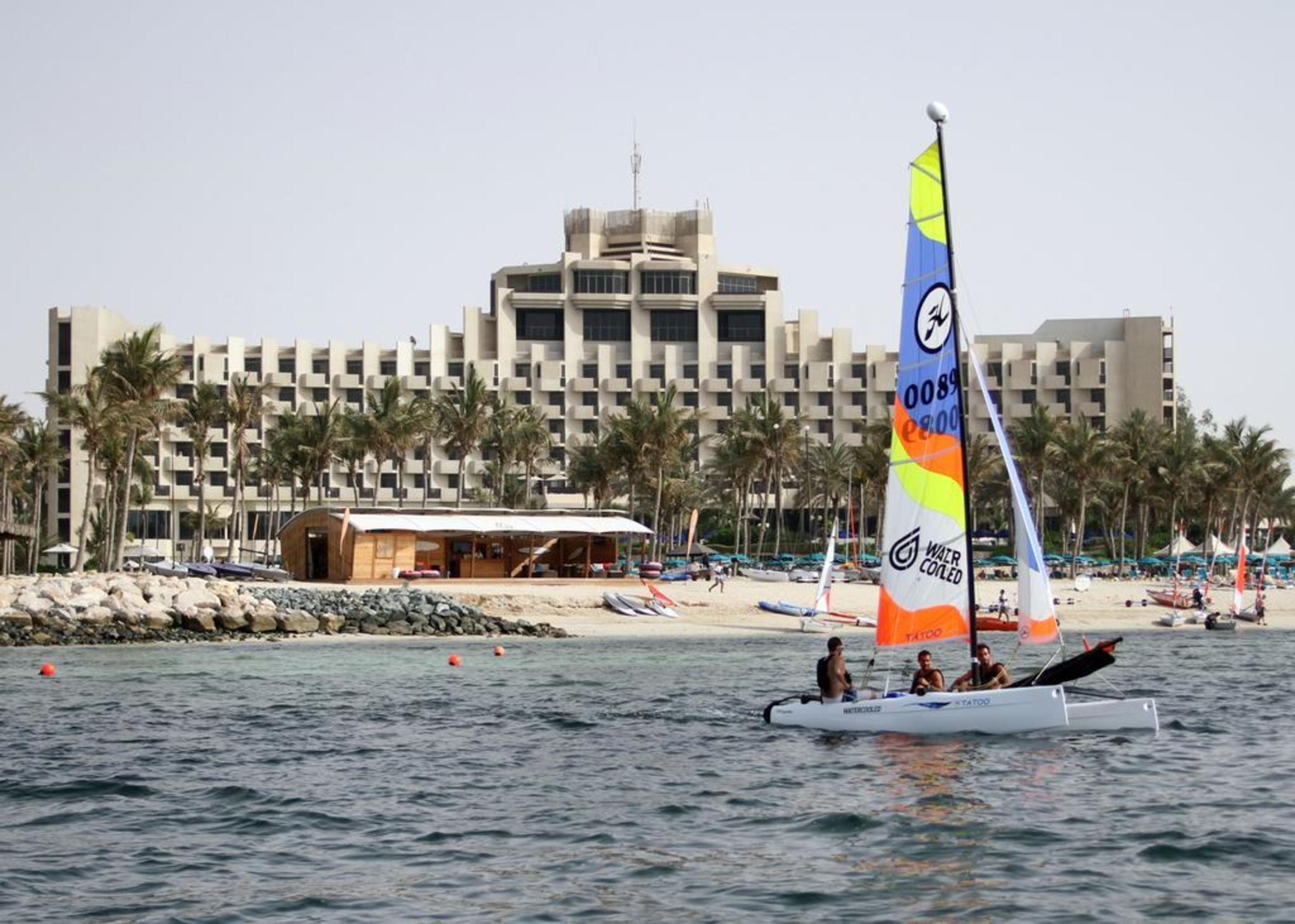 Ja Beach Hotel, Dubai Bagian luar foto The Jumeirah Beach Hotel