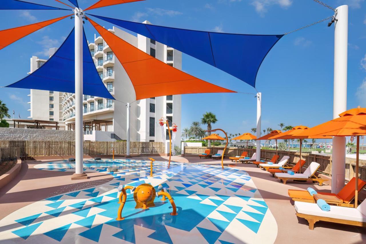 Ja Beach Hotel, Dubai Bagian luar foto The beach club at the Hilton San Diego Bayfront
