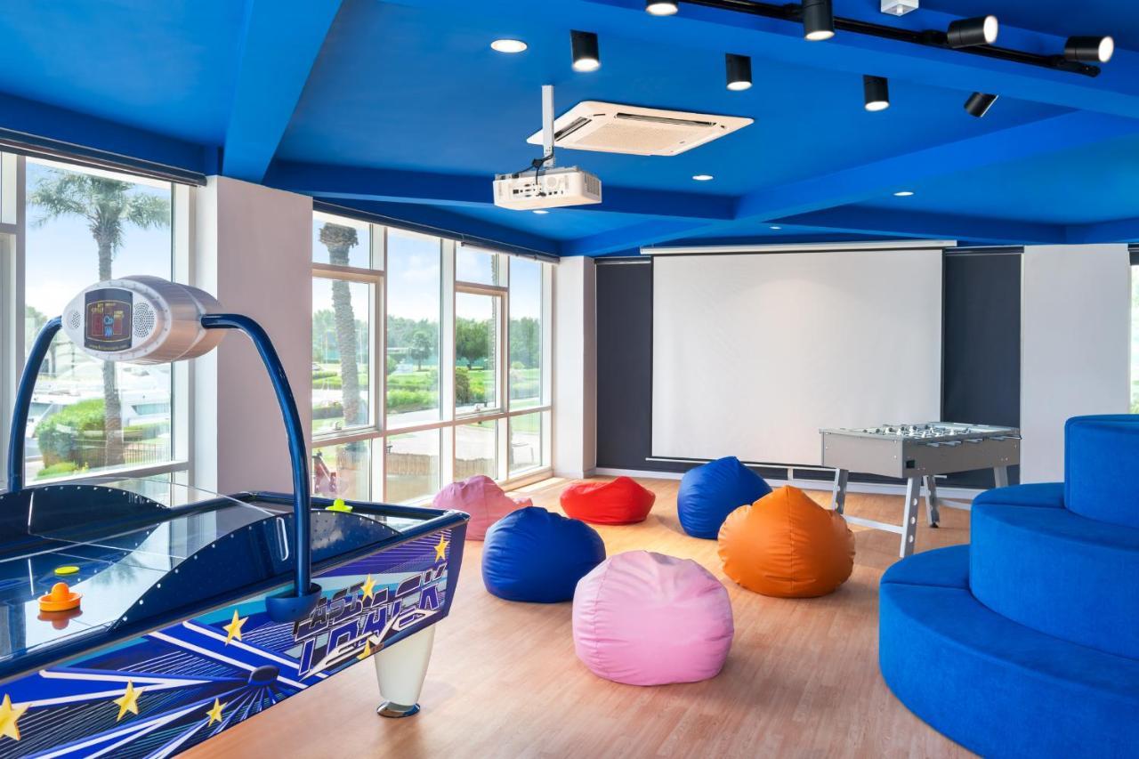 Ja Beach Hotel, Dubai Bagian luar foto The Media Room