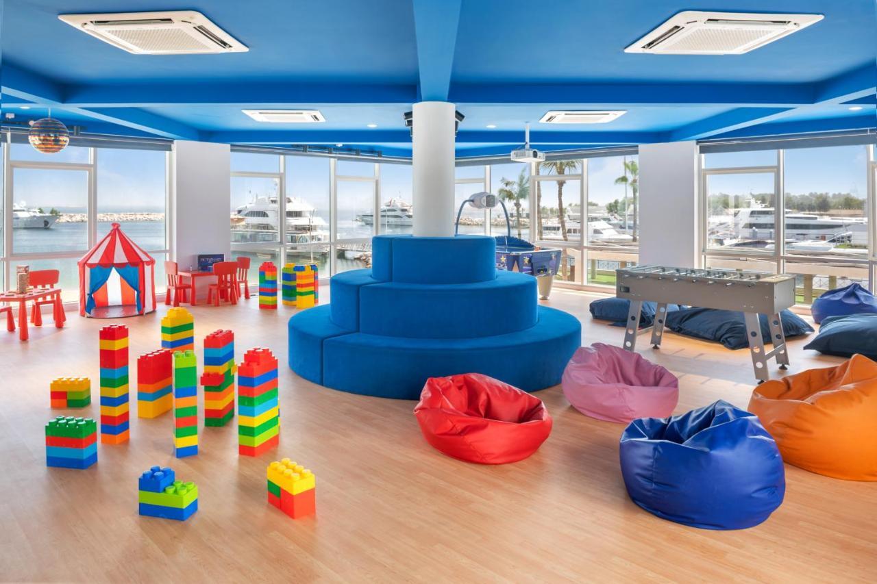 Ja Beach Hotel, Dubai Bagian luar foto Kids Club at the Grand Palladium White Island Resort & Spa